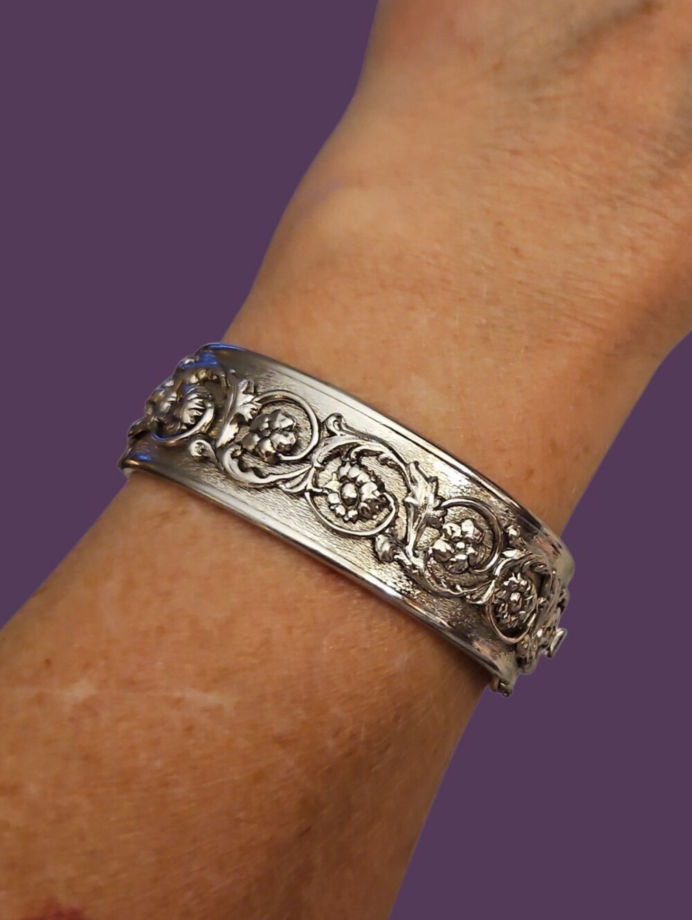 WHITING & DAVIS Ornate Floral Silver Bangle Clamper Bracelet
